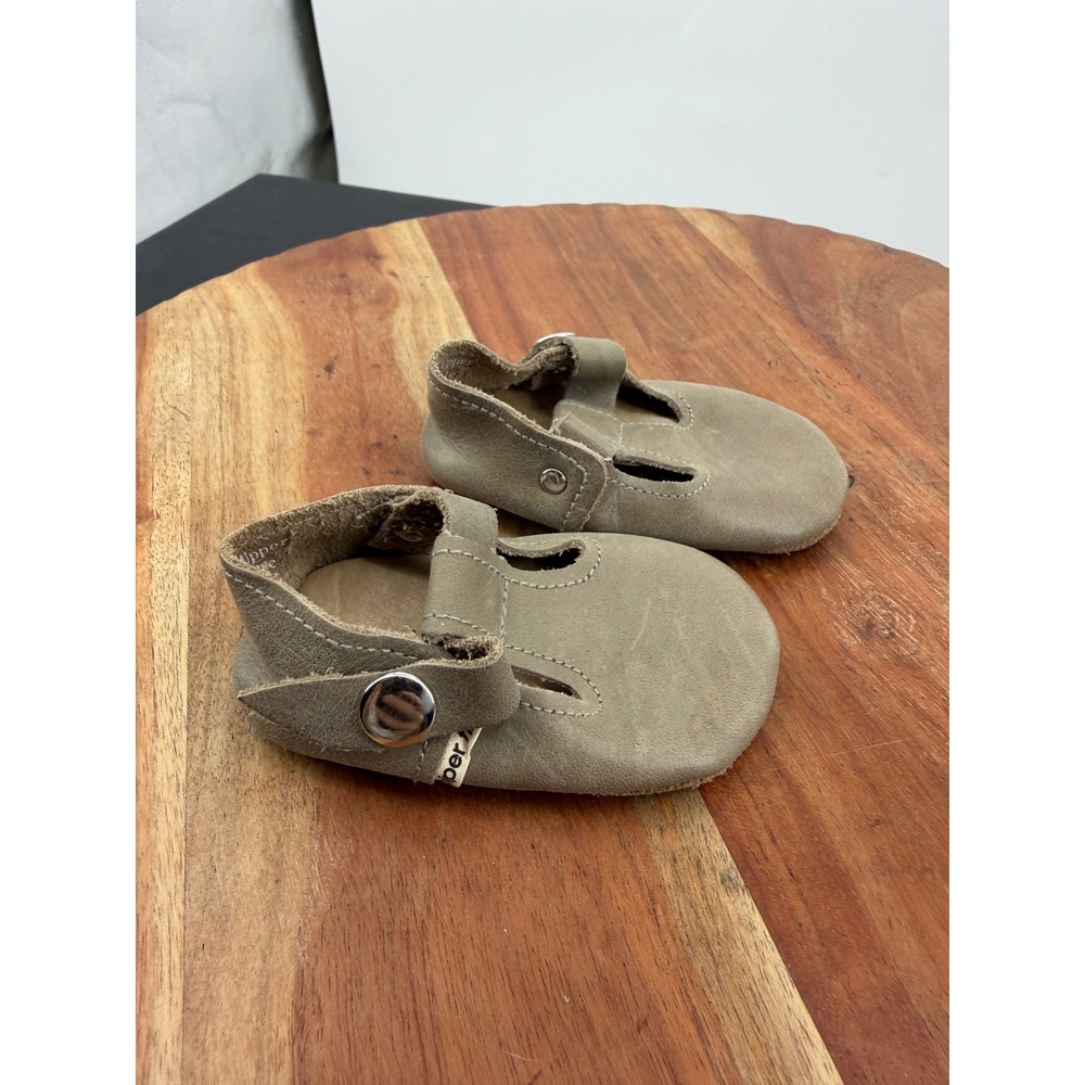 Piper finn T-Strap Leather Shoes Baby Size 1 Taupe Soft Sole Pre-Walker Flats